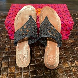 Tory Burch Thatched Perf Logo Thong Sz 8.5